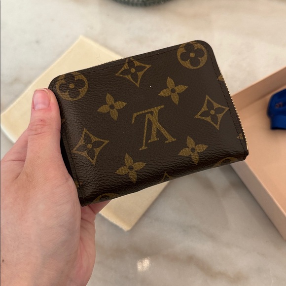 Full Inclusion Louis Vuitton Compact Zippy Wallet - Picture 11 of 12